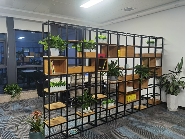 亞泰光電內(nèi)窺鏡在該機(jī)械設(shè)備公司演示、交流,圖為該客戶辦公現(xiàn)場